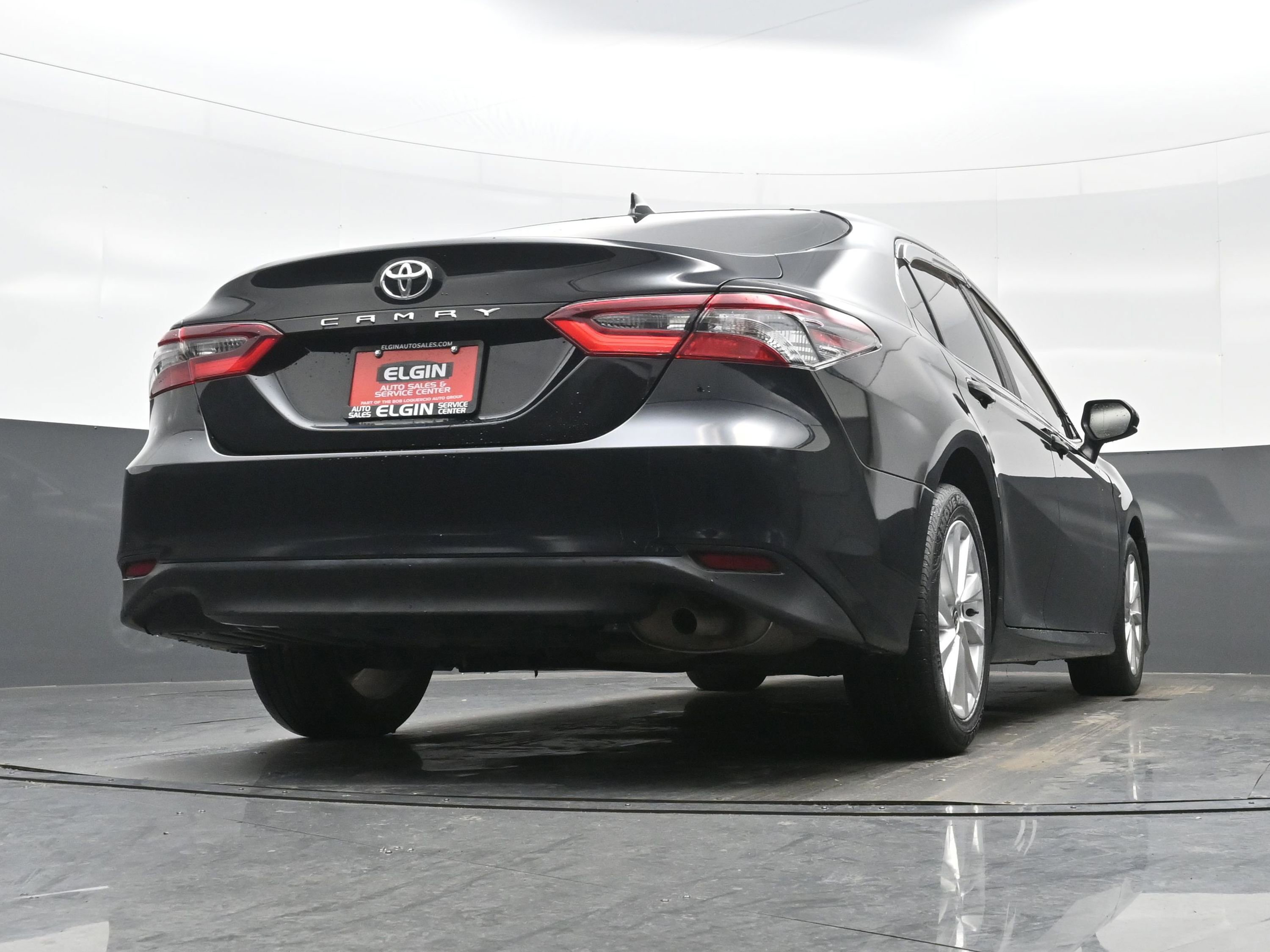 Used 2021 Toyota Camry LE image 28