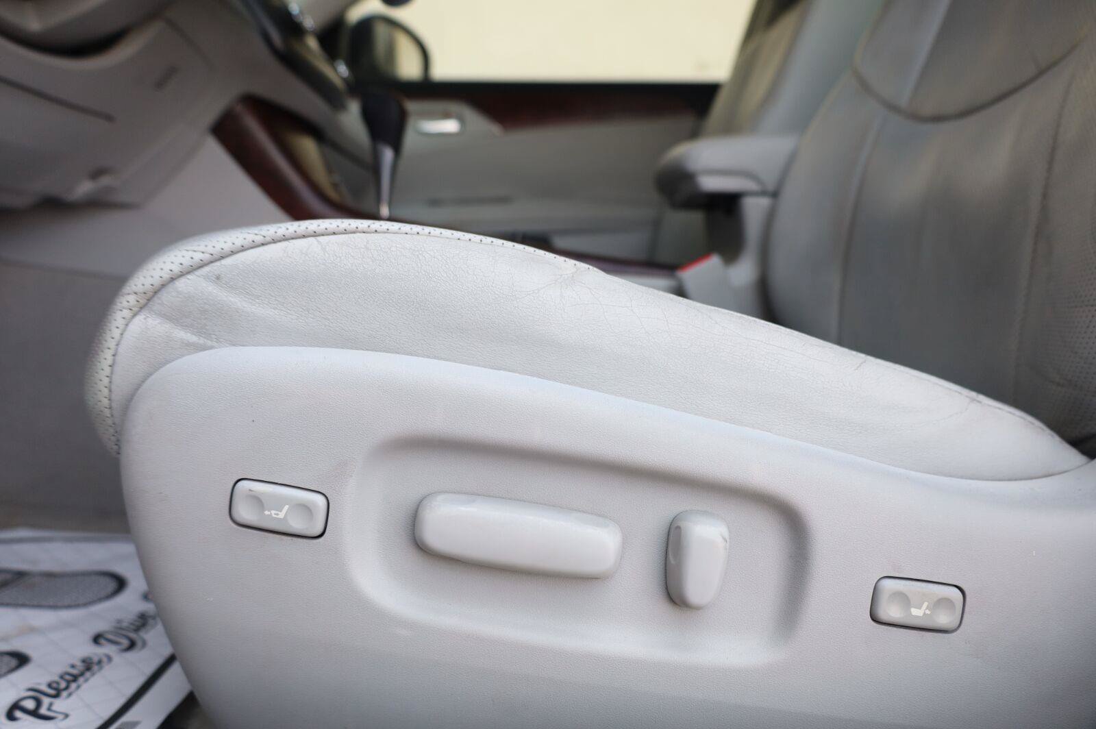 Used 2011 Toyota Avalon Limited FWD image 19