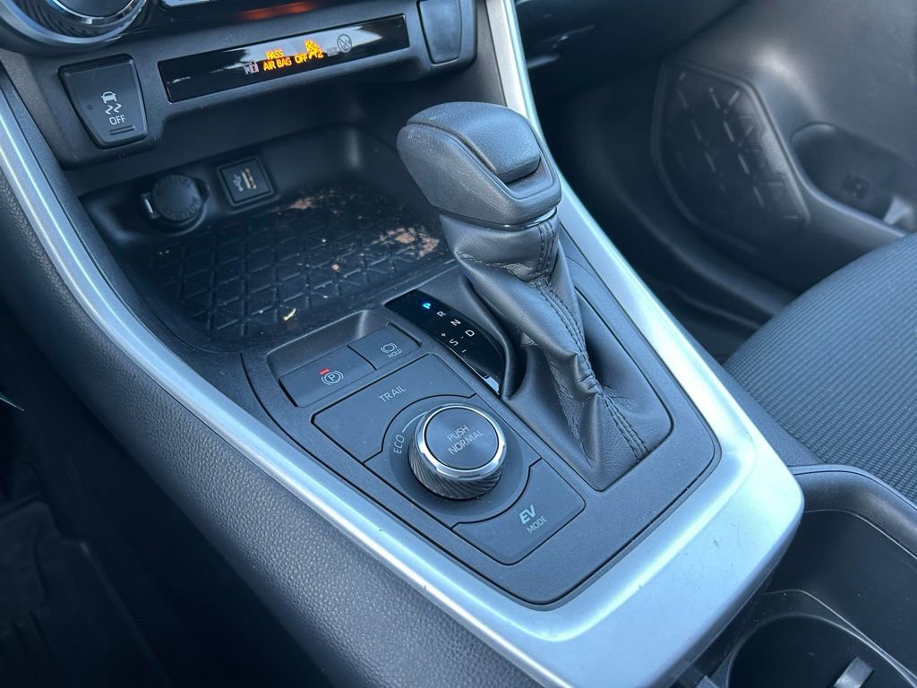 Used 2024 Toyota RAV4 LE AWD/4WD image 26