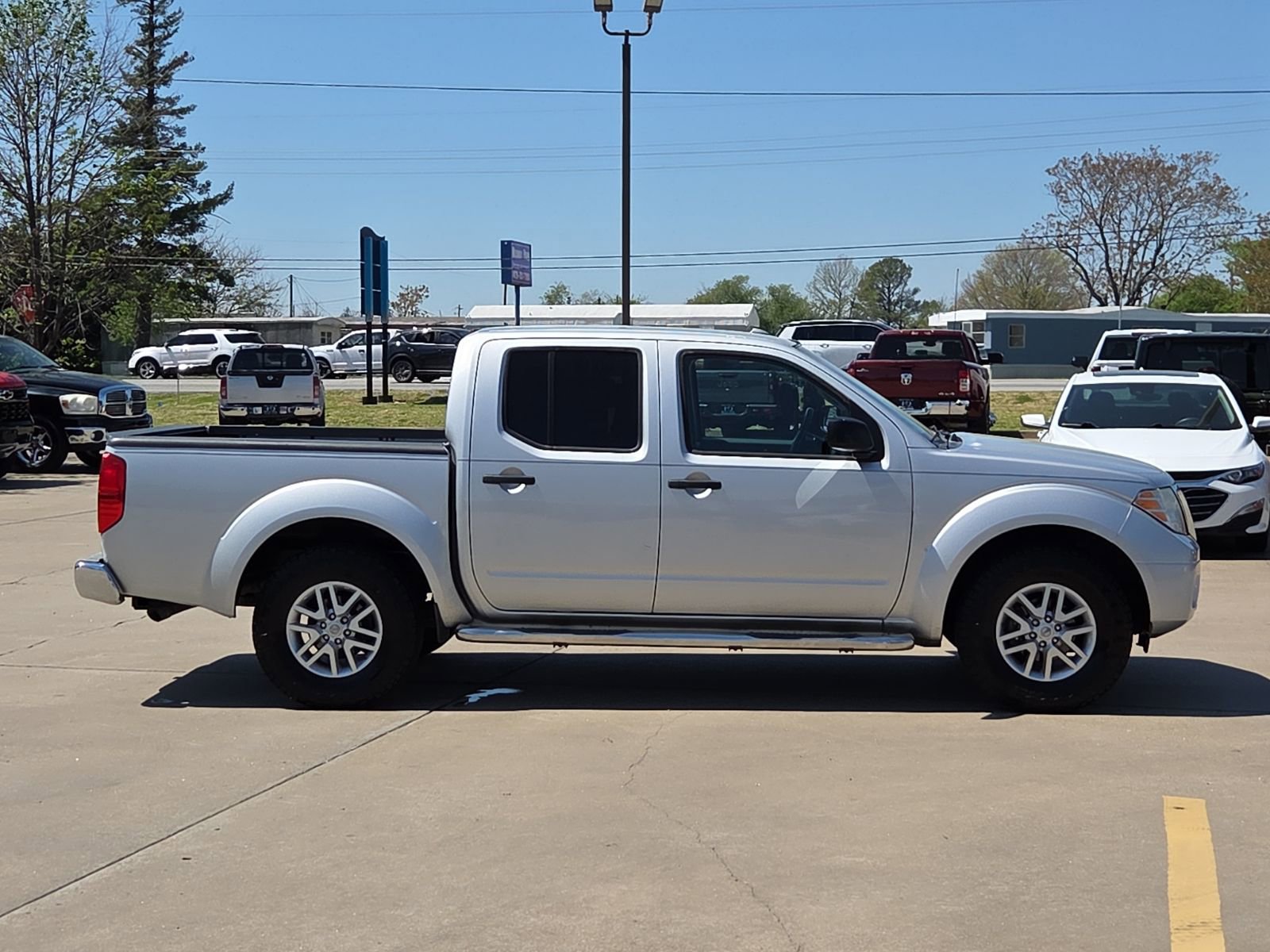 Used 2016 Nissan Frontier SV w/ SV Value Truck Package image 6