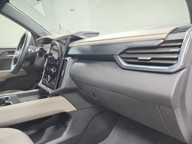 Used 2026 GMC Acadia Elevation w/ Elevation Premium Package FWD image 41