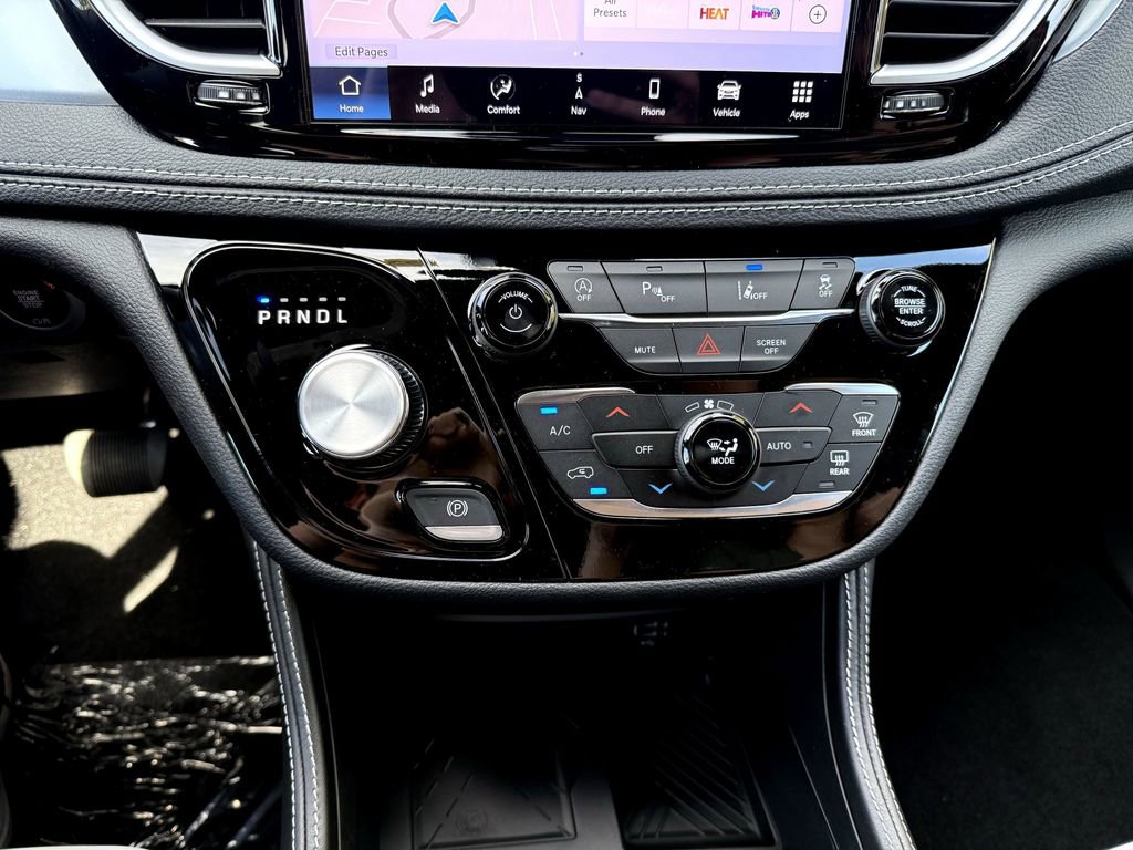 New 2026 Chrysler Pacifica Limited w/ Uconnect Theater Family Group FWD image 19