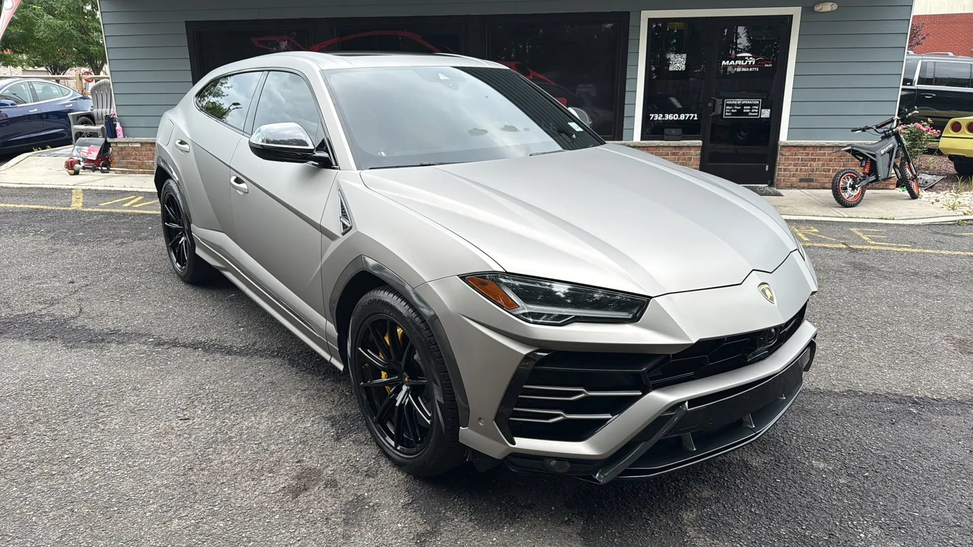 Used 2019 Lamborghini Urus AWD/4WD image 3