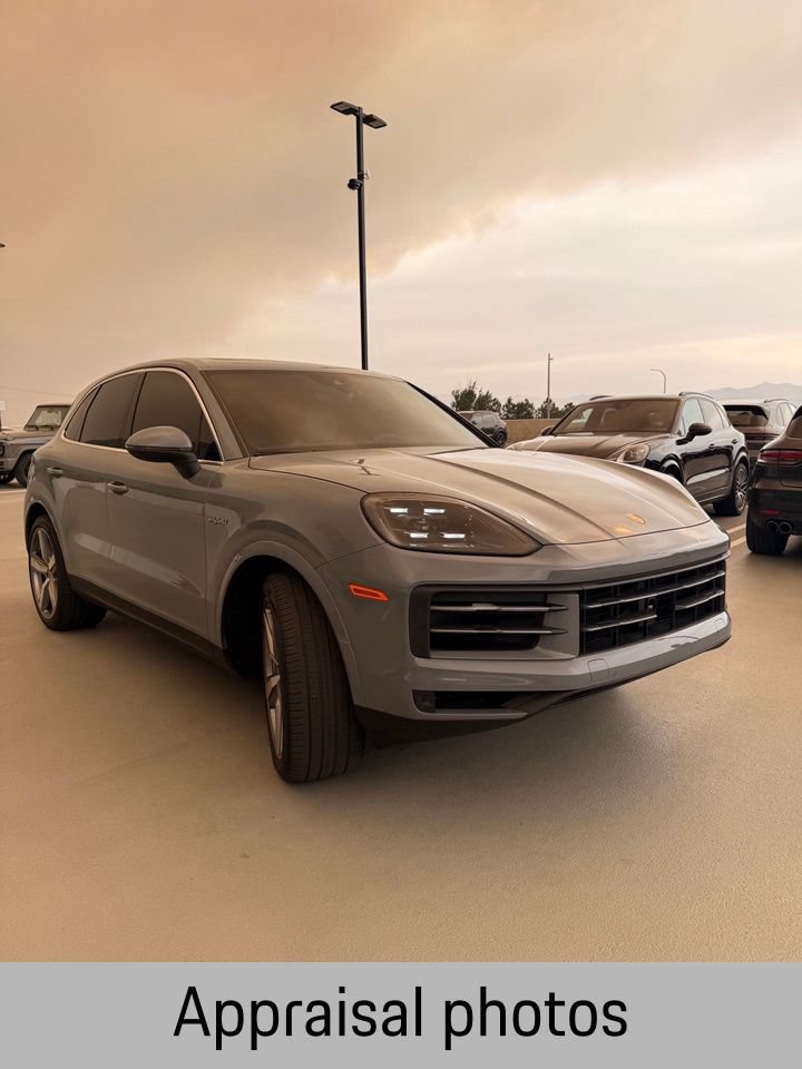 Certified 2024 Porsche Cayenne AWD/4WD image 5
