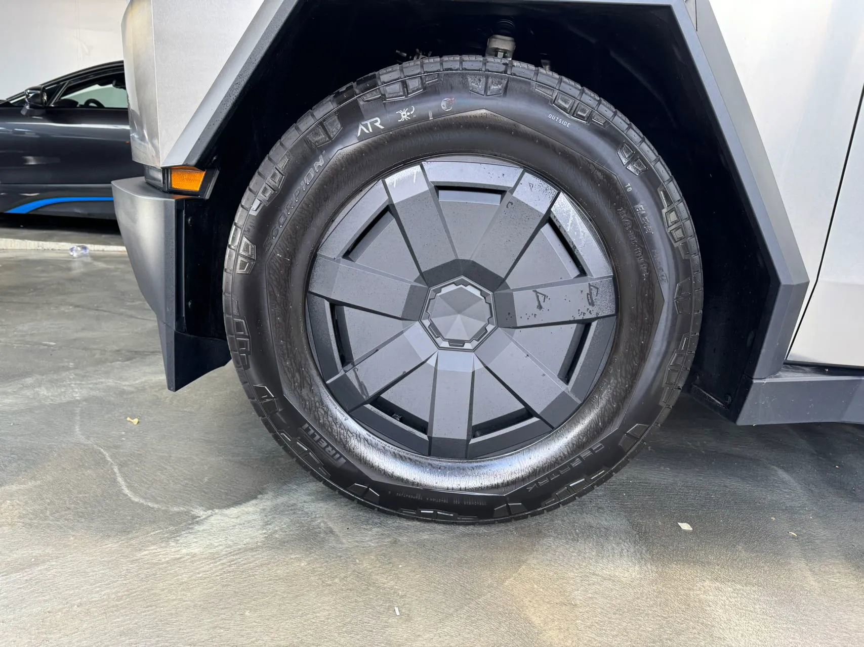 Used 2024 Tesla Cybertruck AWD Crew Cab image 20