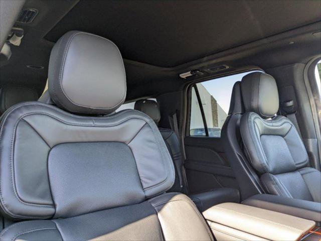 New 2024 Lincoln Navigator L Reserve image 13