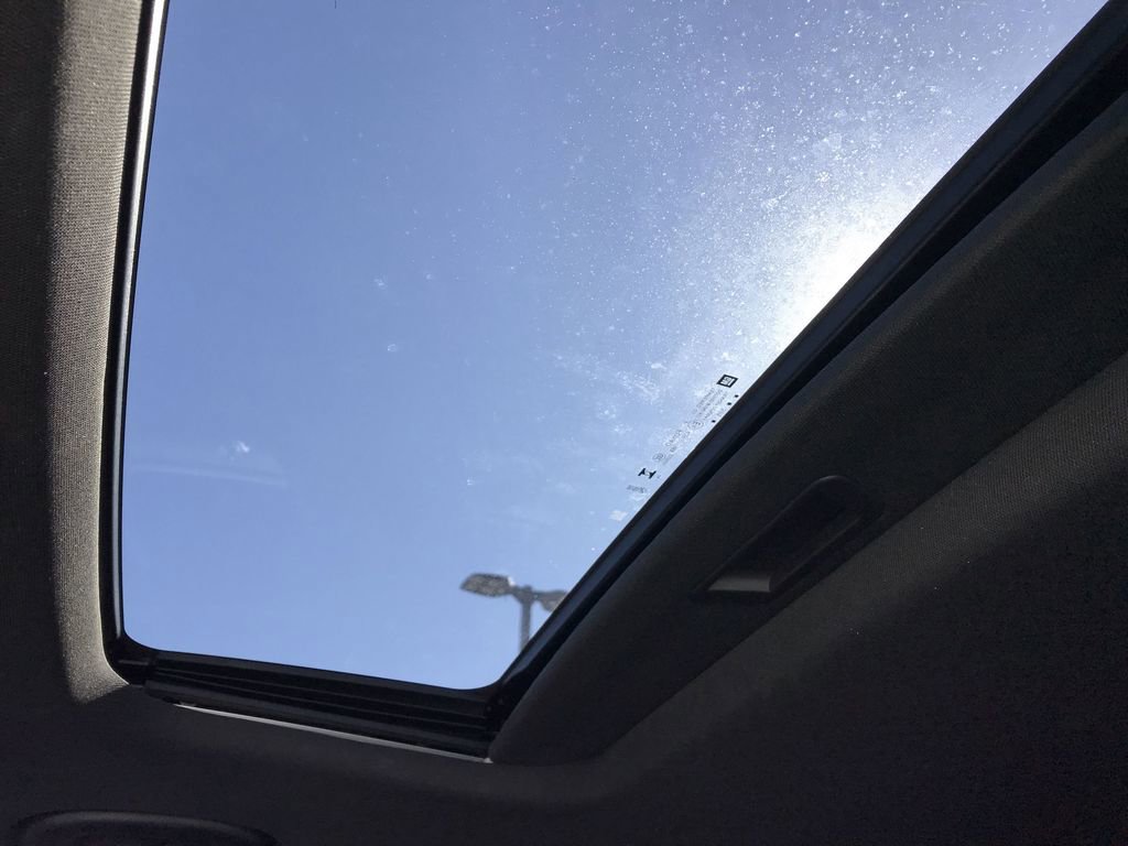 Used 2025 Chevrolet Trax RS w/ Sunroof Package image 21