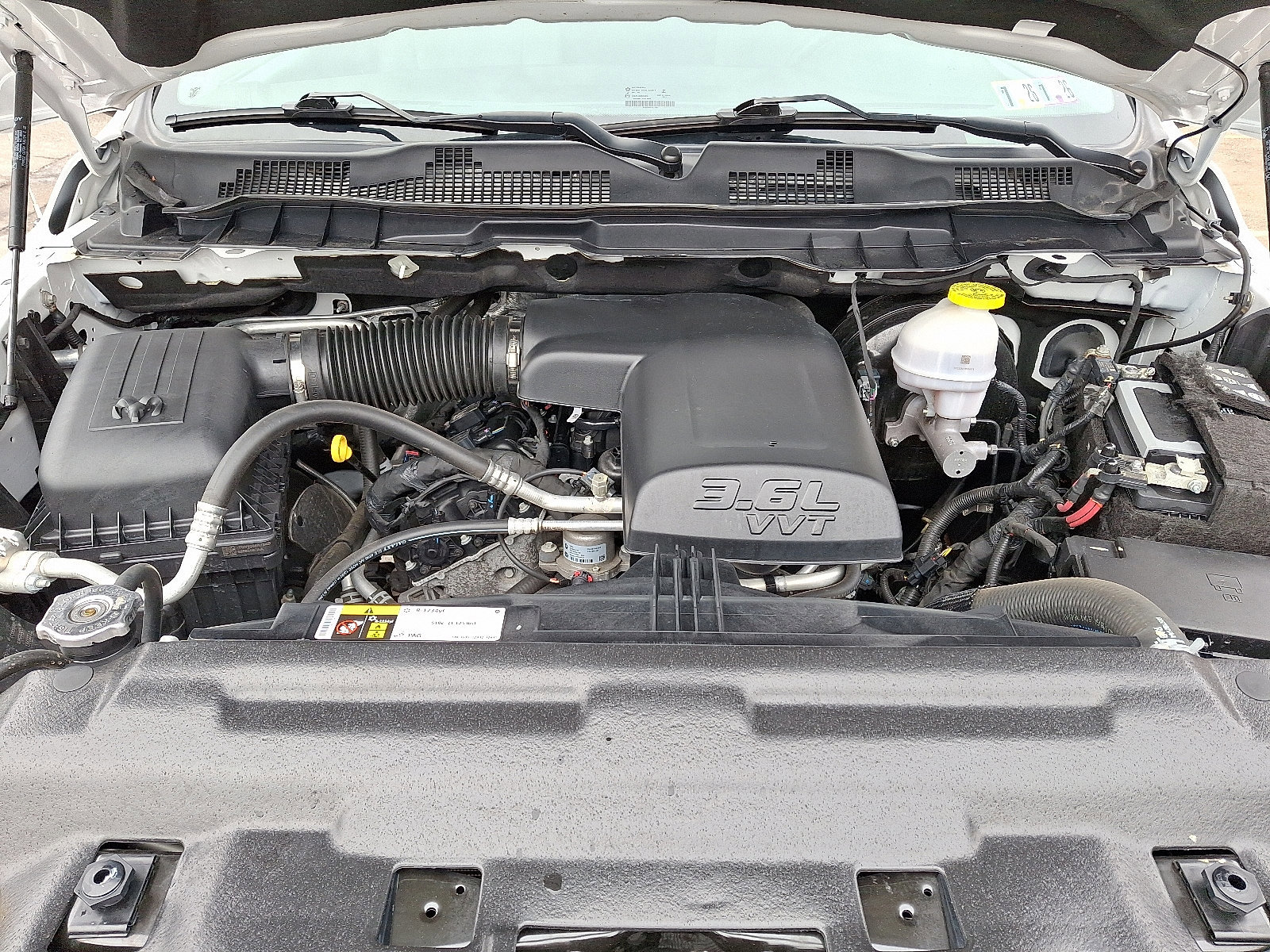 Used 2024 RAM 1500 Classic SLT image 27