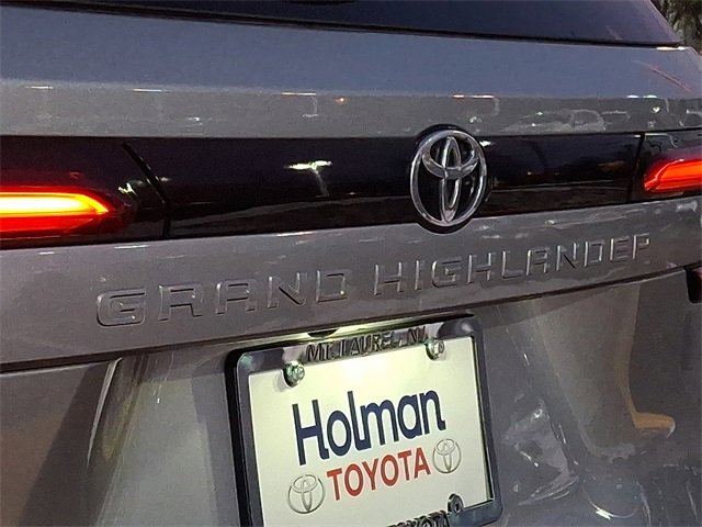Certified 2024 Toyota Grand Highlander XLE image 27