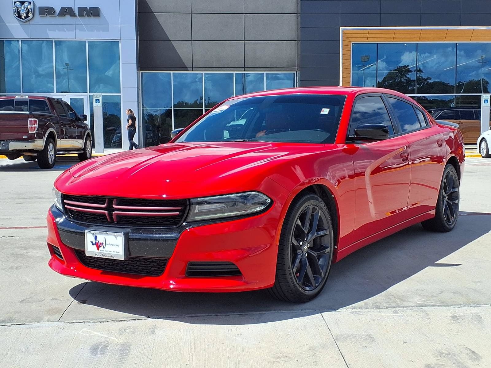 Used 2020 Dodge Charger SXT w/ Blacktop Package RWD image 3
