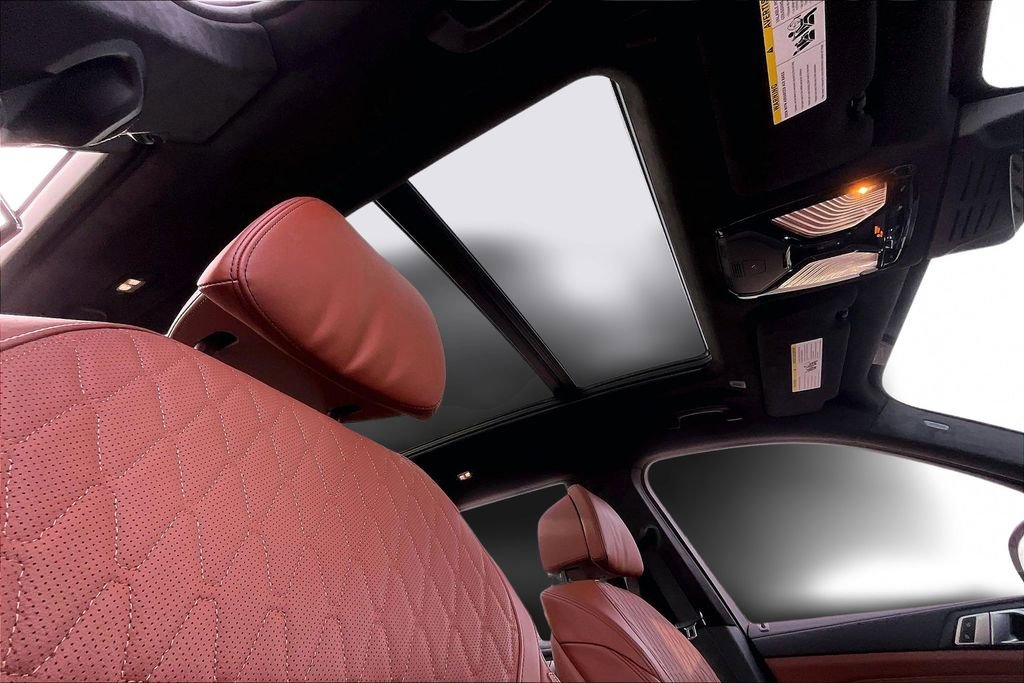 Used 2025 BMW X7 M60i w/ Climate Comfort Package image 22