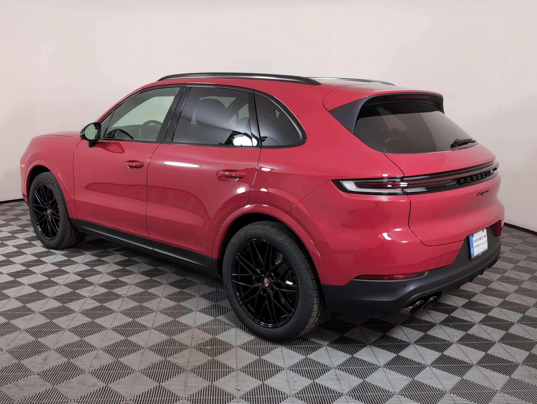 Certified 2025 Porsche Cayenne AWD/4WD image 3