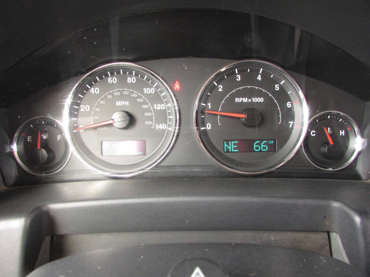 Used 2007 Jeep Commander Sport image 24