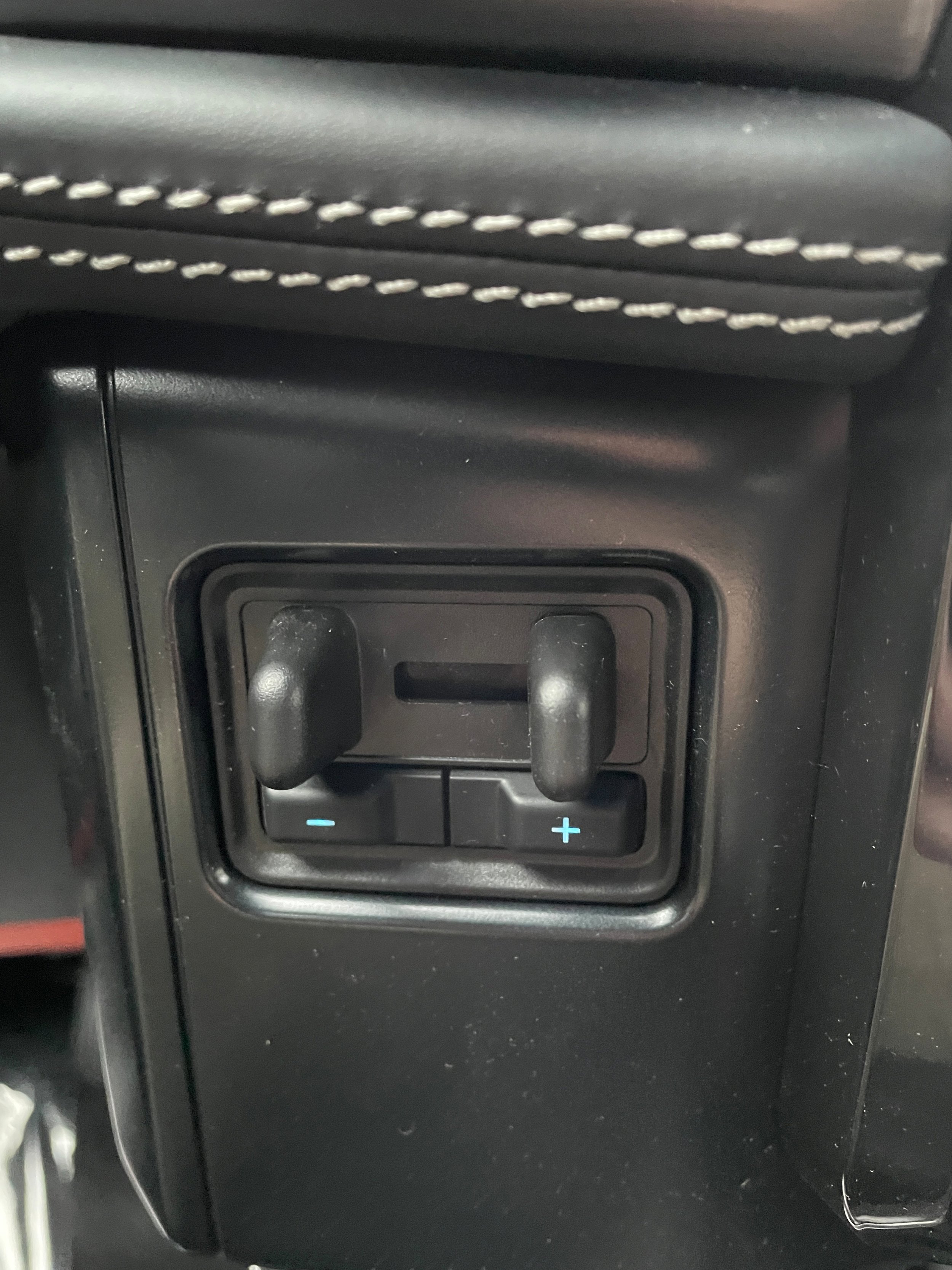 New 2025 Ford F150 Lightning Platinum w/ Dark Elements Package AWD/4WD image 19