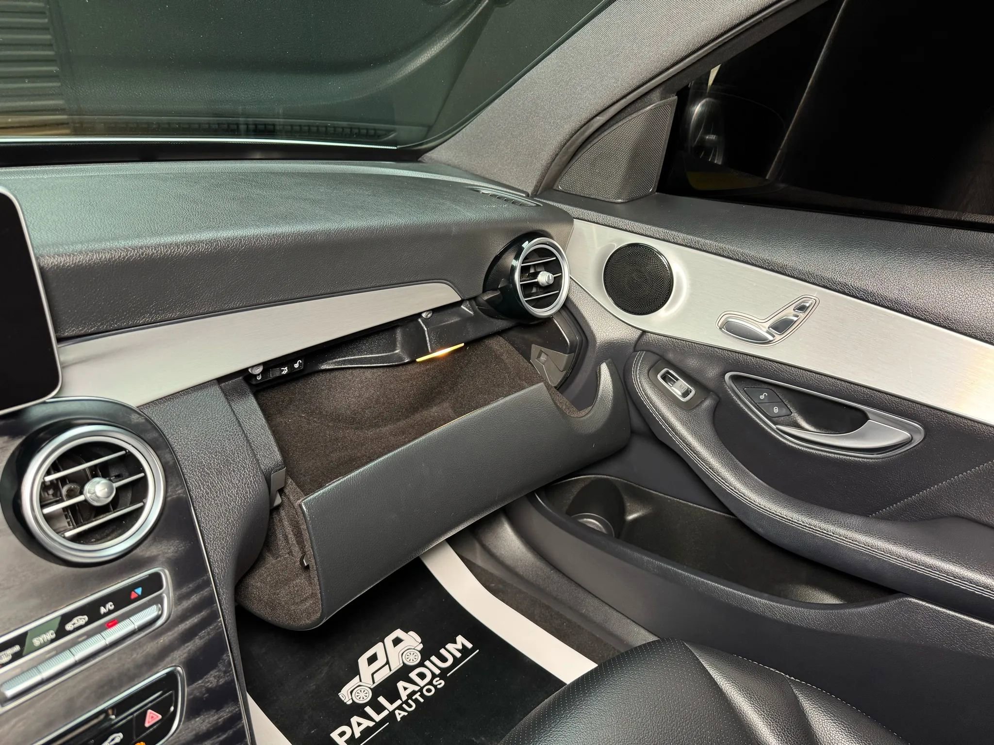 Used 2018 Mercedes-Benz C 300 Sedan image 44