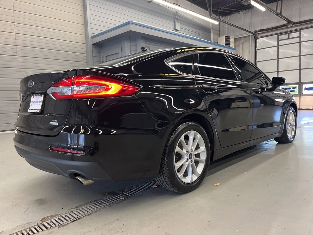 Used 2020 Ford Fusion SE image 7