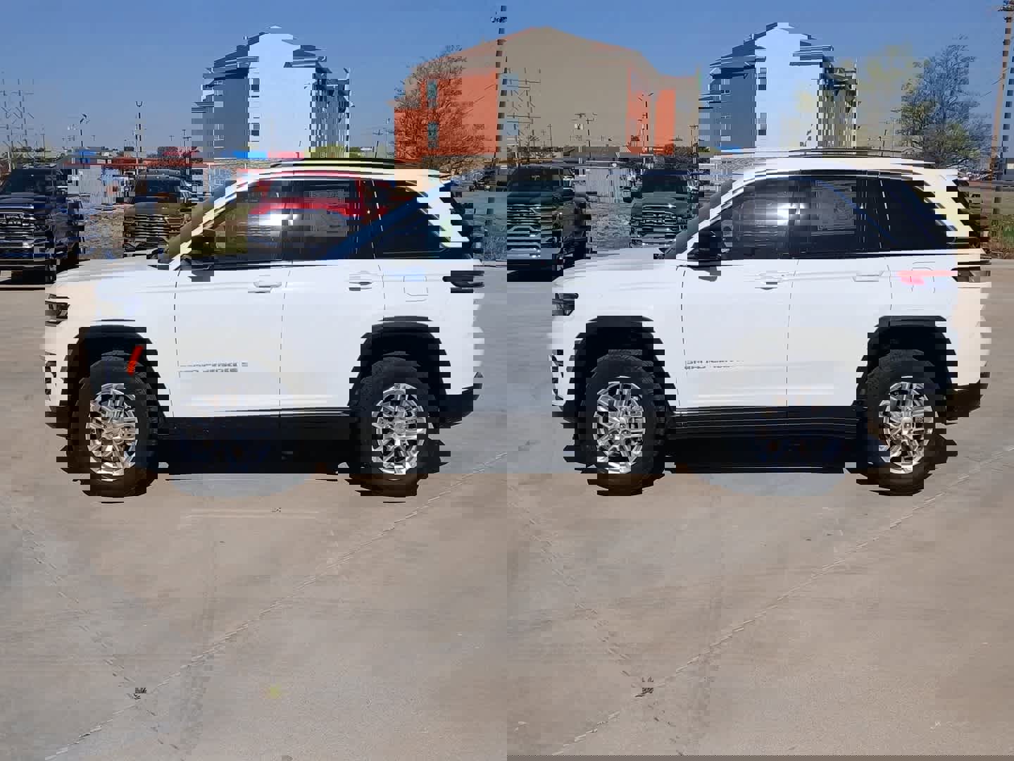 New 2025 Jeep Grand Cherokee Laredo X w/ Luxury Tech Group I image 3