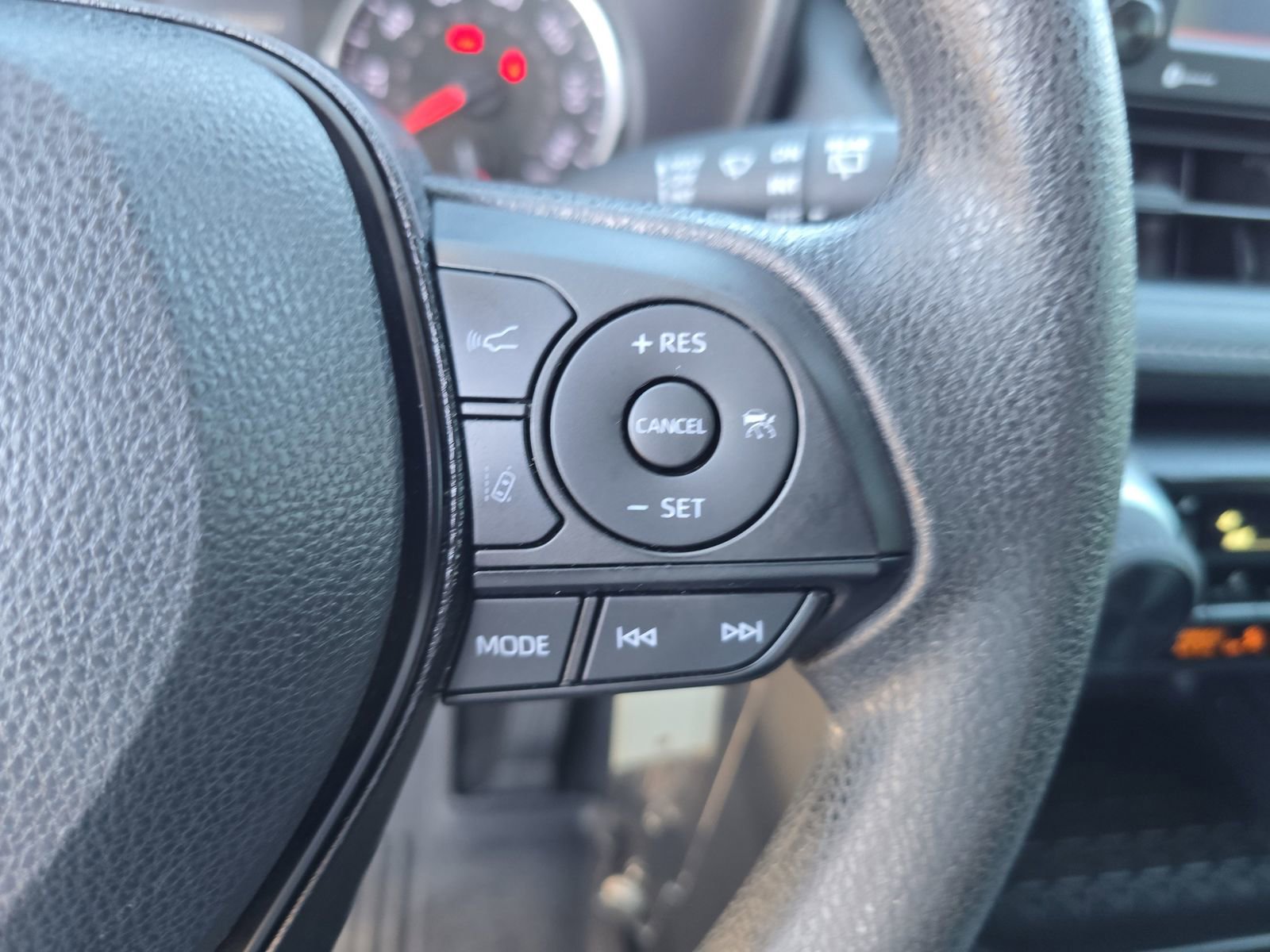 Used 2020 Toyota RAV4 LE w/ Carpet Mat Package image 21