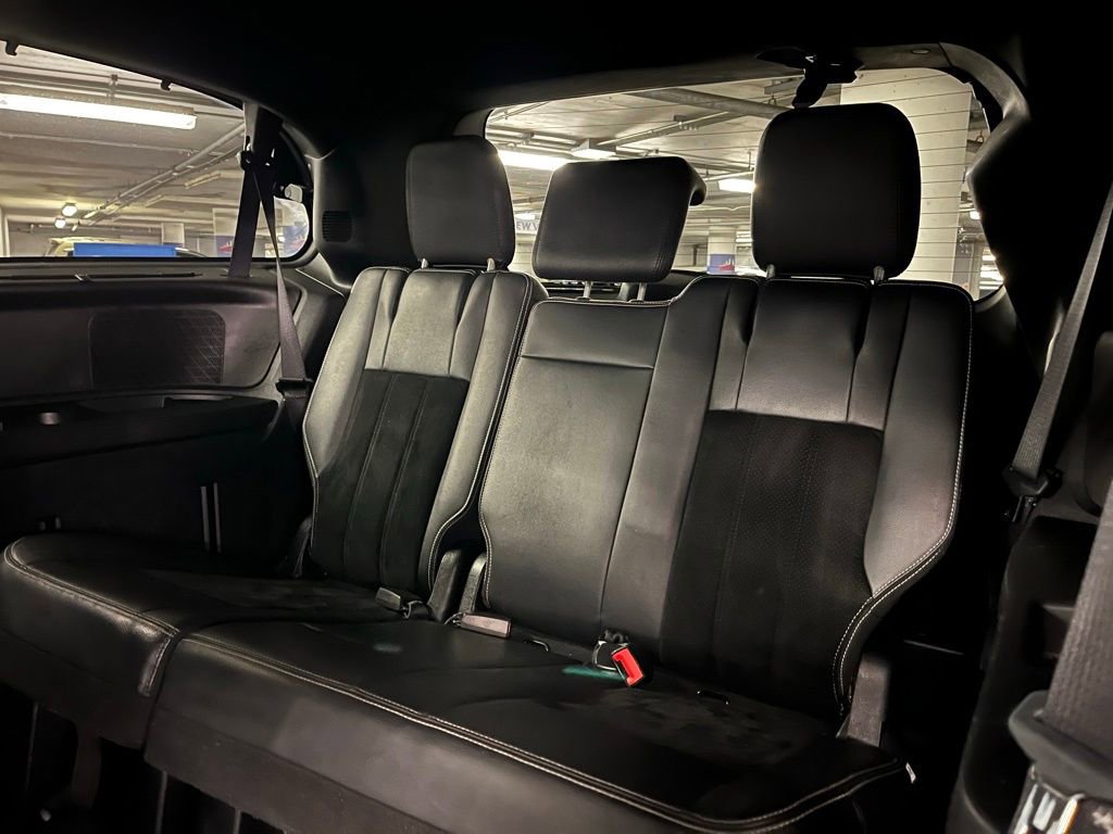 Used 2017 Dodge Grand Caravan SXT w/ Driver Convenience Group FWD image 18