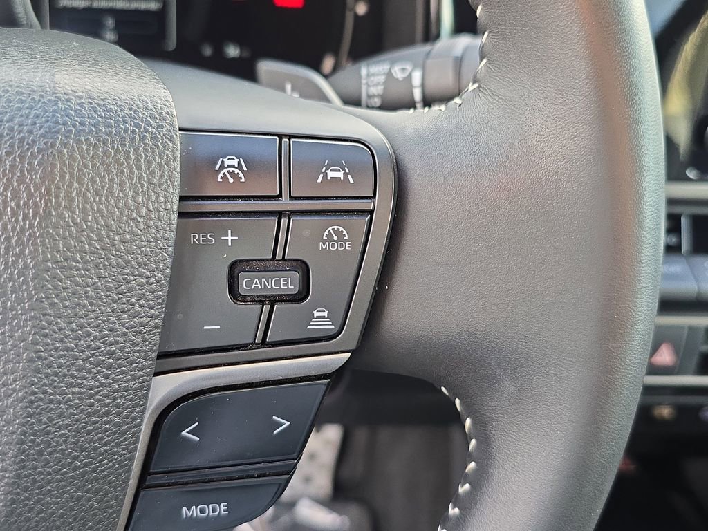 Used 2025 Toyota Camry SE image 21