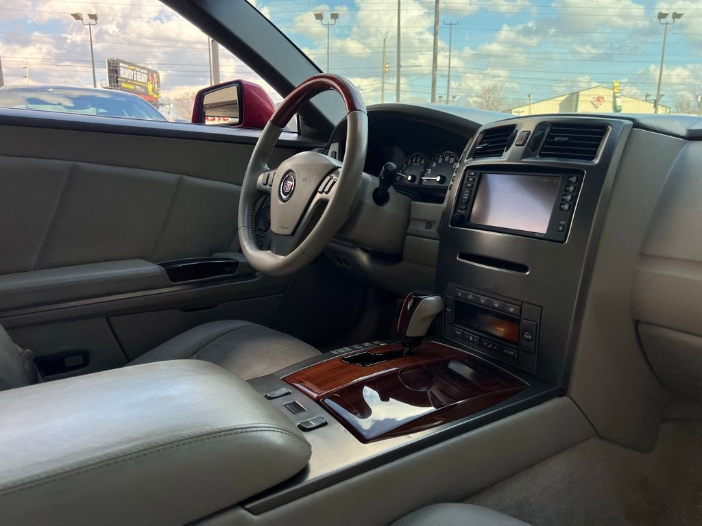Used 2005 Cadillac XLR Base image 25