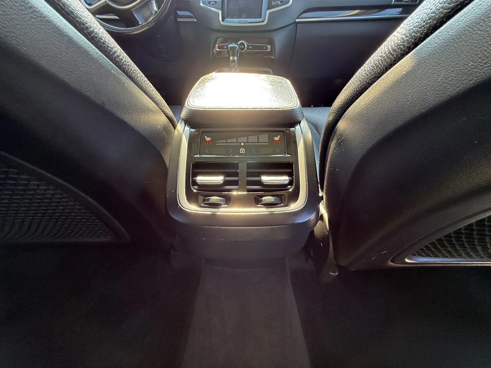 Used 2019 Volvo XC90 T5 Momentum w/ Multimedia Package AWD/4WD image 23