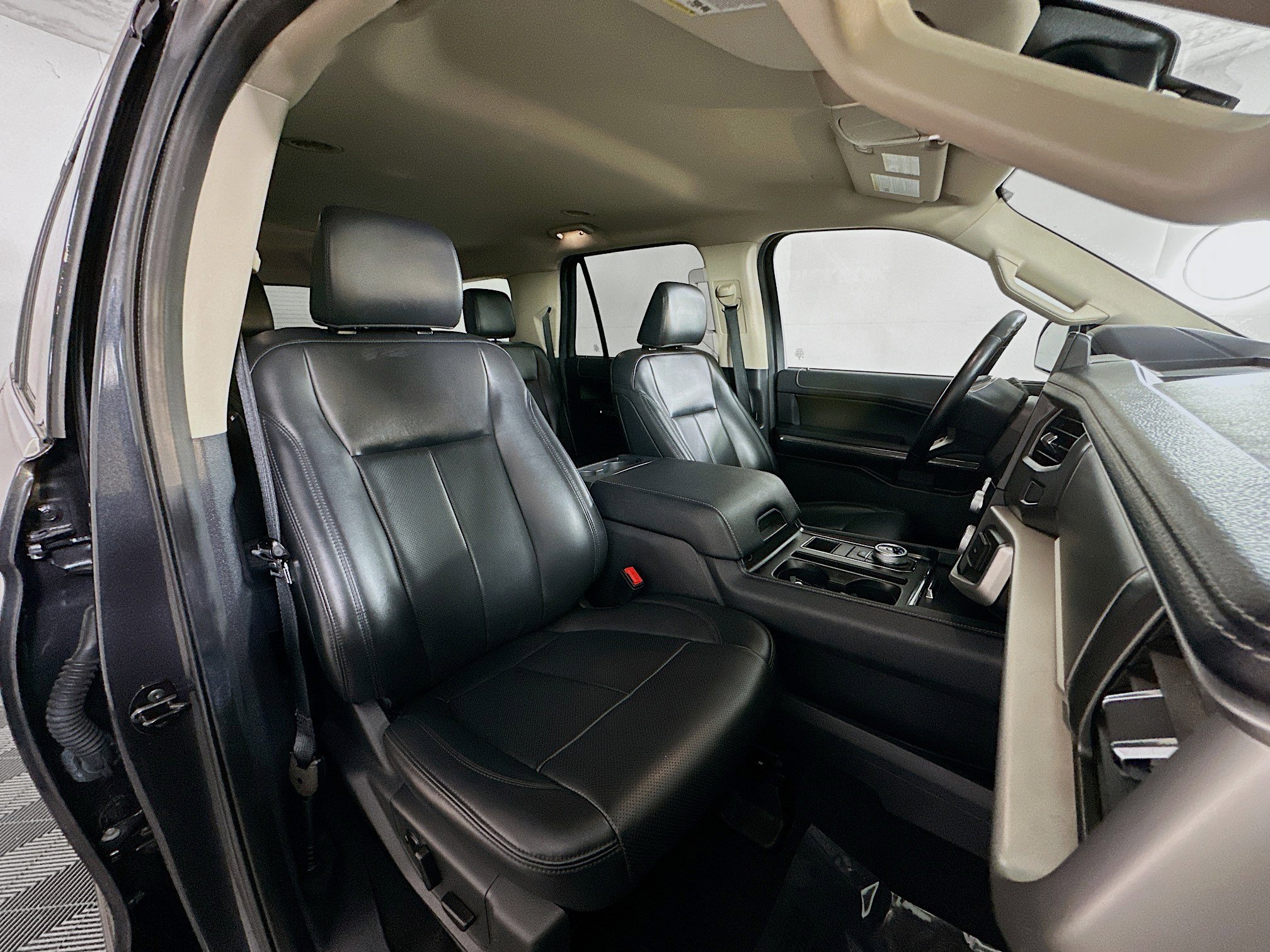 Used 2024 Ford Expedition Max XLT image 28