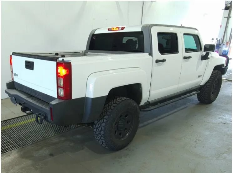 Used 2010 HUMMER H3T Adventure AWD/4WD image 2