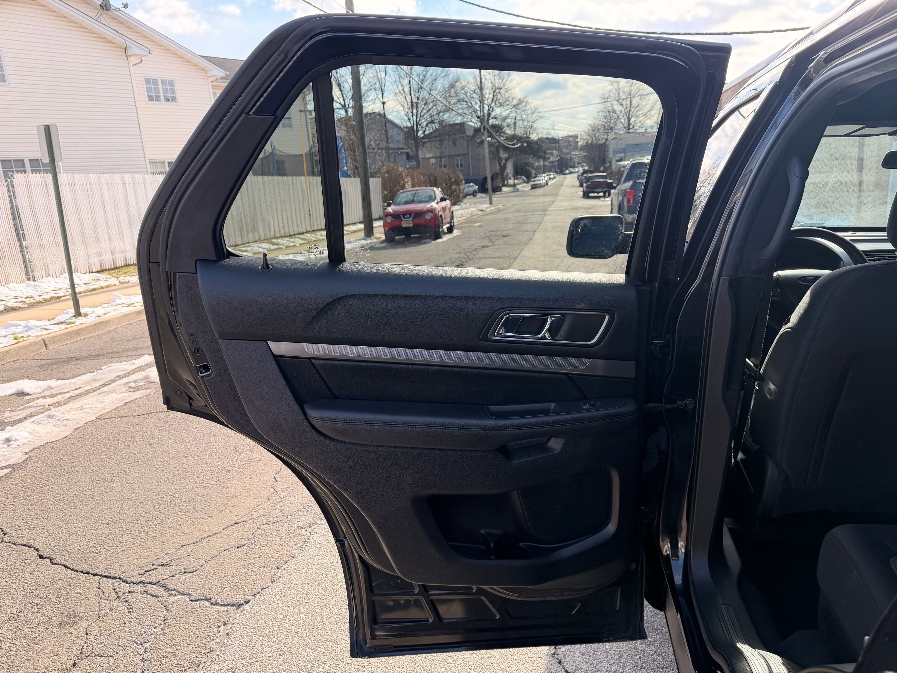 Used 2019 Ford Explorer XLT image 24
