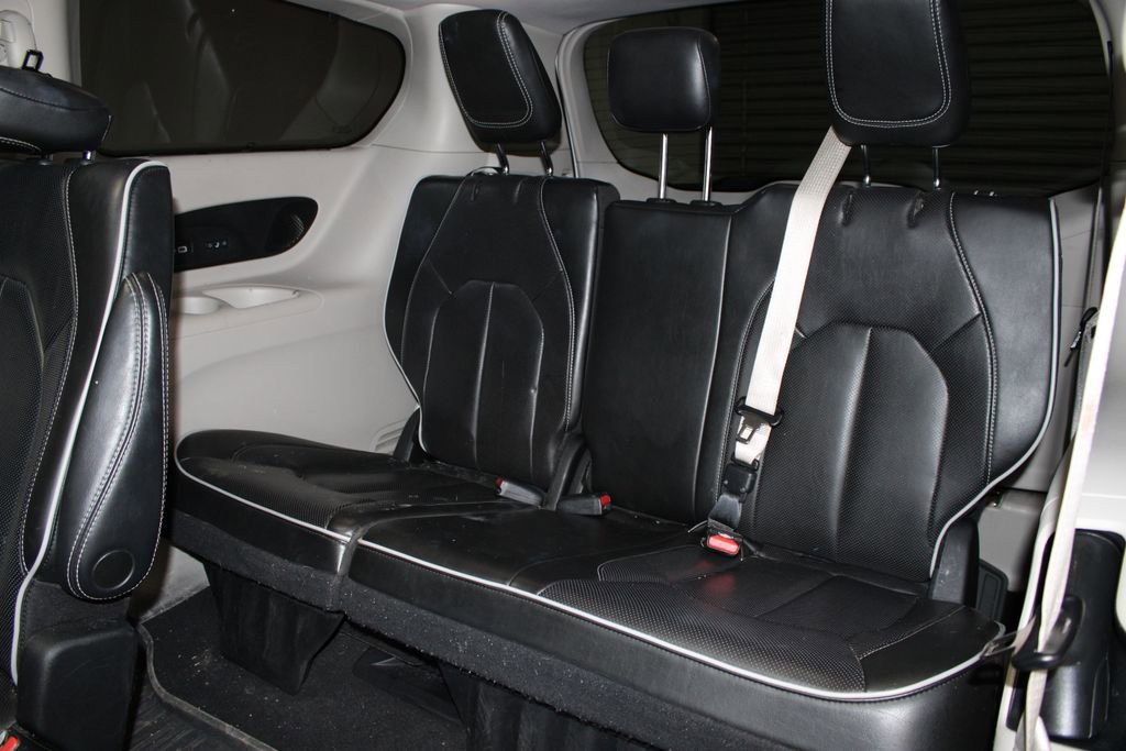 Used 2022 Chrysler Pacifica Limited image 19