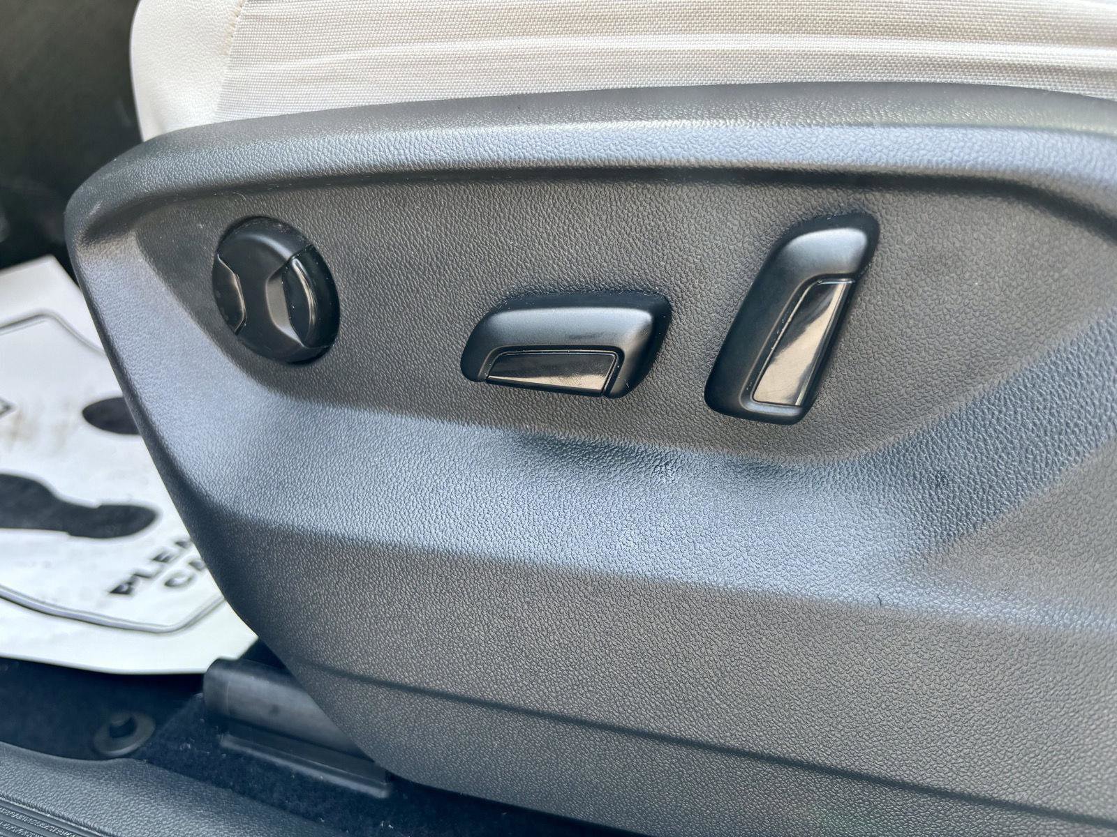 Used 2018 Volkswagen Tiguan SEL AWD/4WD image 38