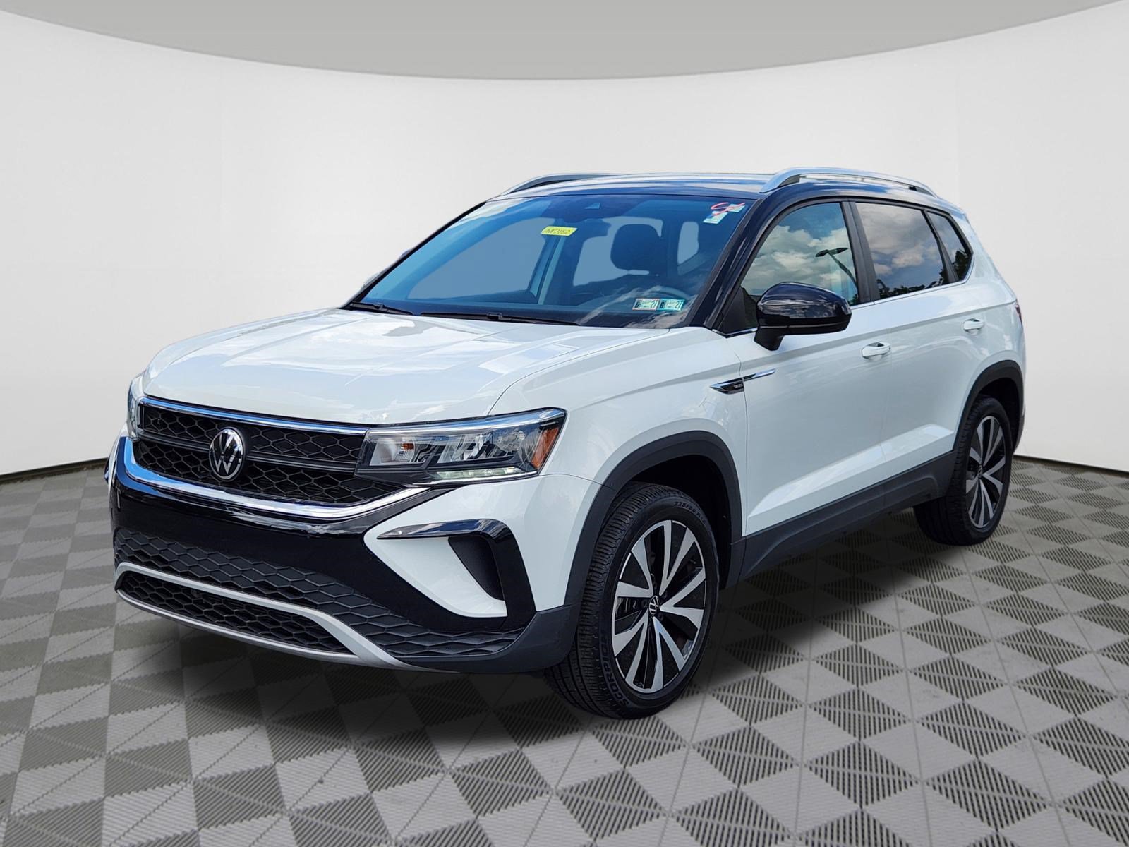 Used 2023 Volkswagen Taos SE AWD/4WD image 2
