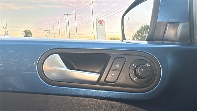 Used 2019 Volkswagen Beetle 2.0T SE image 12