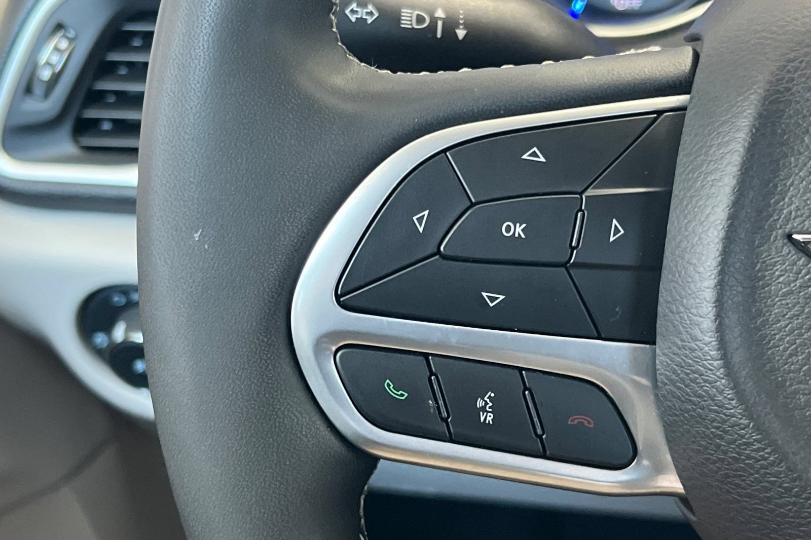 Used 2024 Chrysler Pacifica Limited FWD image 29