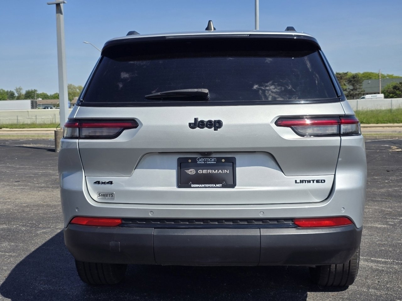 Used 2024 Jeep Grand Cherokee L Limited w/ Black Appearance Package AWD/4WD image 16