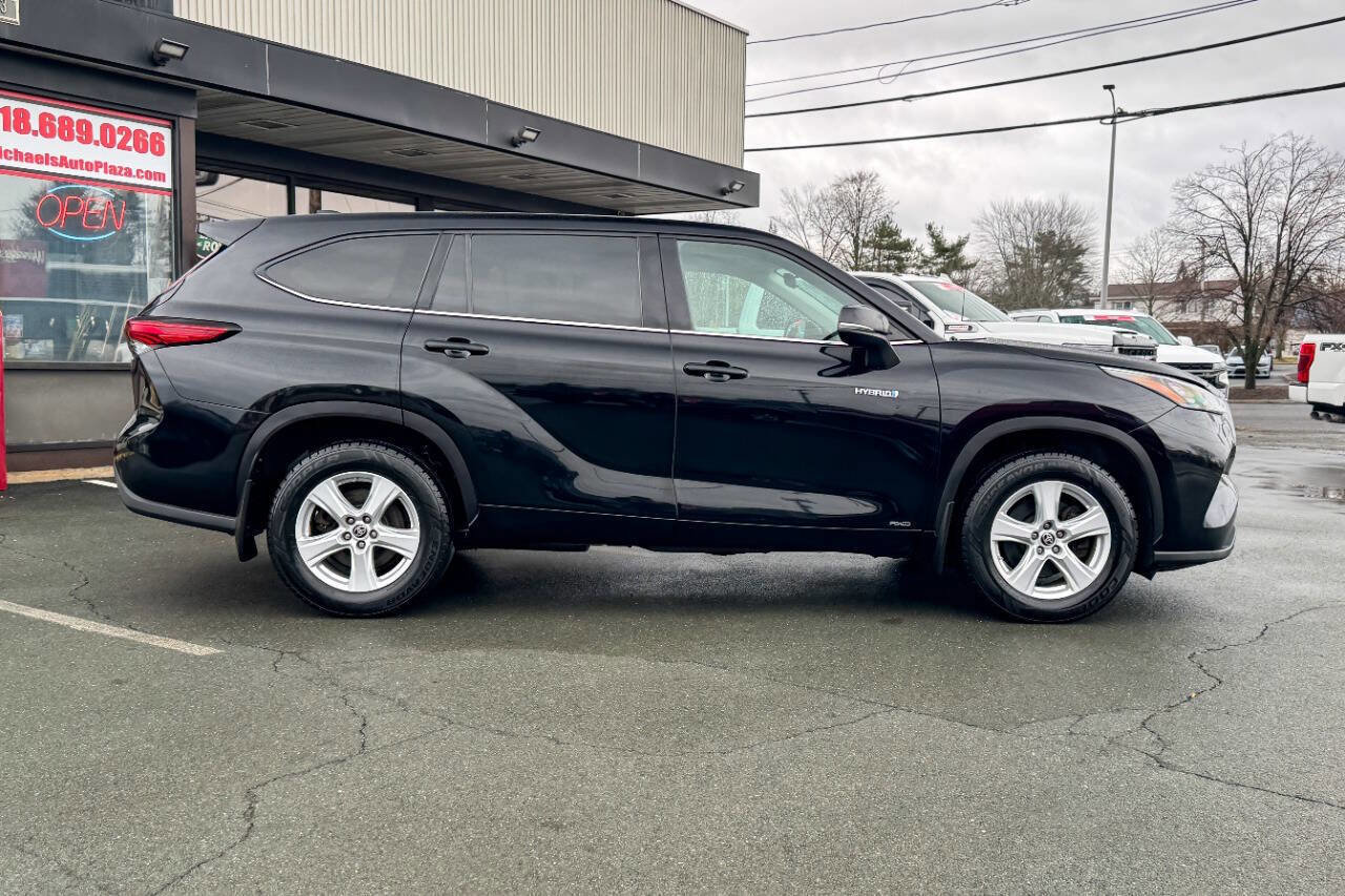 Used 2020 Toyota Highlander LE image 3