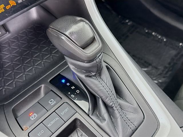 Certified 2022 Toyota RAV4 XLE w/ Convenience Package FWD image 16