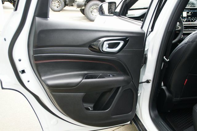 Used 2025 Jeep Compass Trailhawk image 24