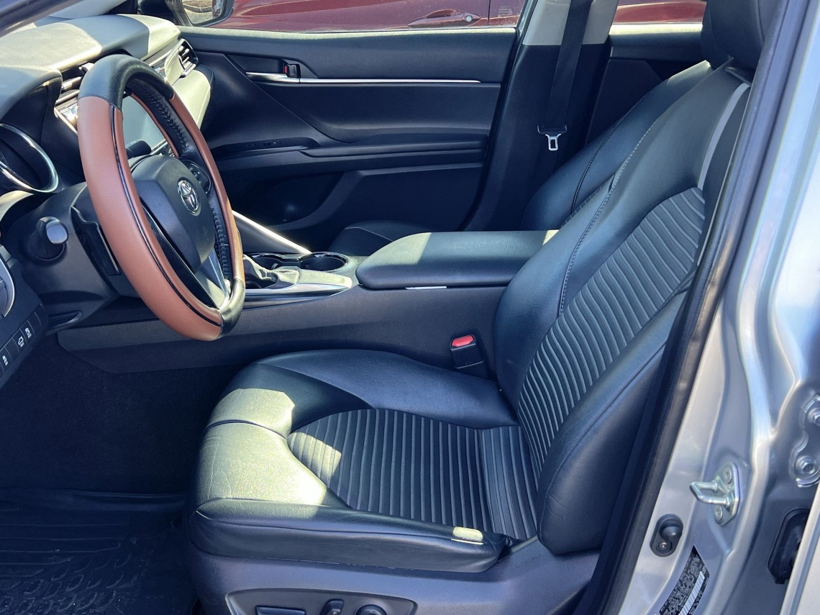 Used 2020 Toyota Camry SE image 11