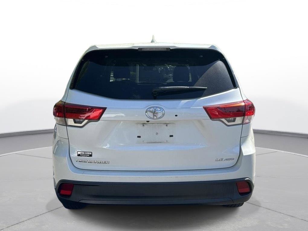 Used 2017 Toyota Highlander Plus AWD/4WD image 7