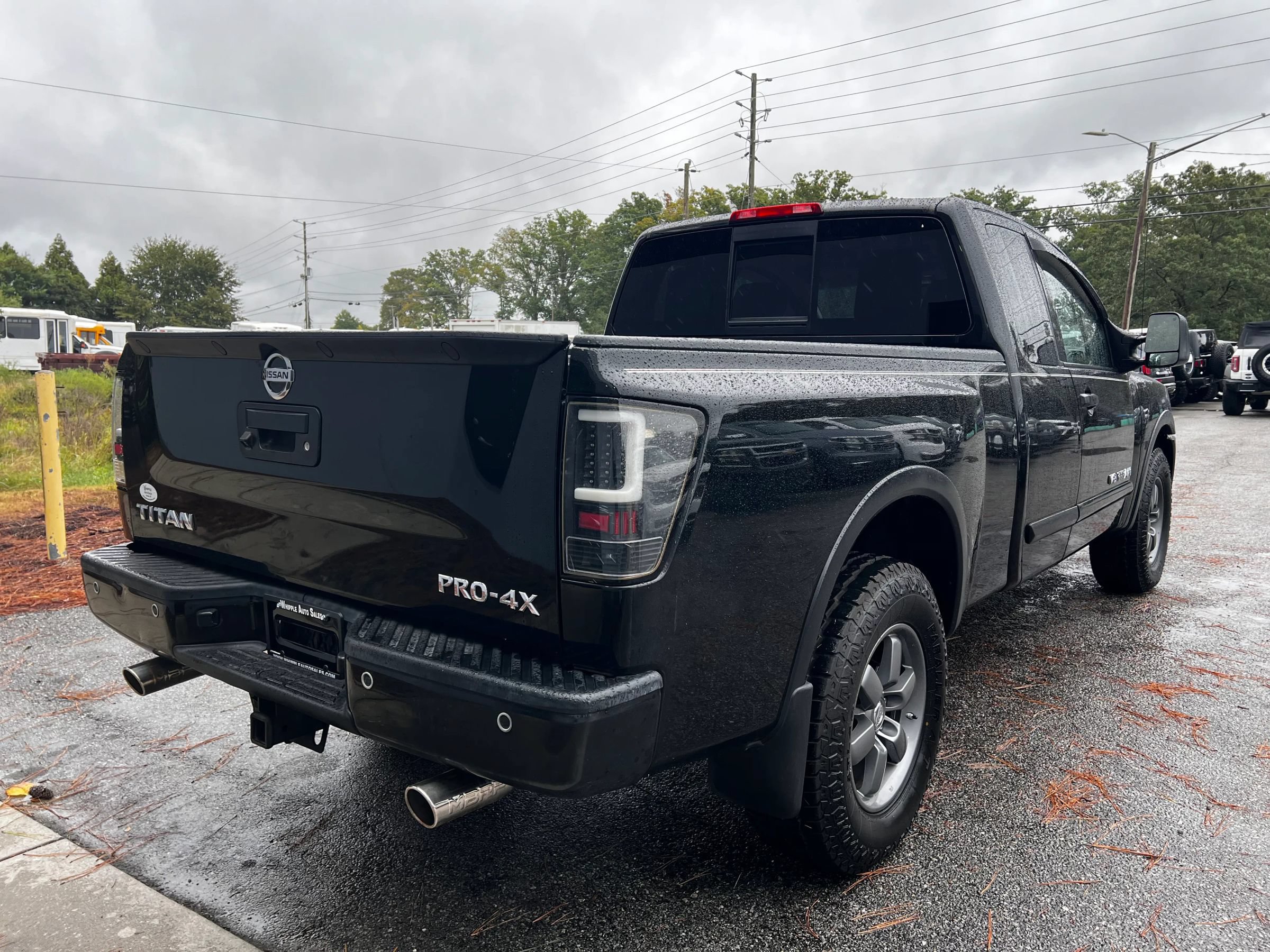 Used 2015 Nissan Titan PRO-4X w/ Pro-4x Luxury Package AWD/4WD image 5