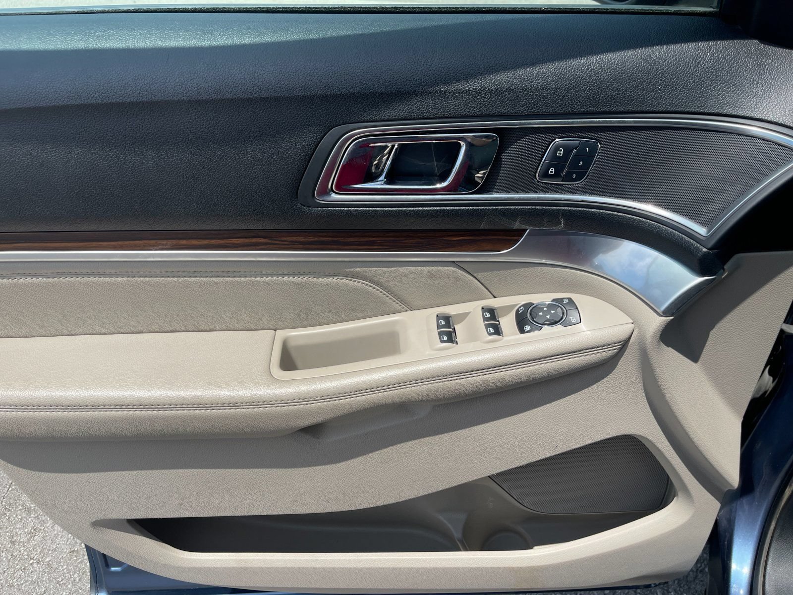 Used 2018 Ford Explorer Limited FWD image 12