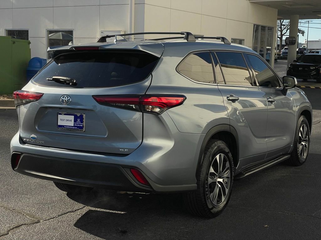 Used 2022 Toyota Highlander XLE image 6