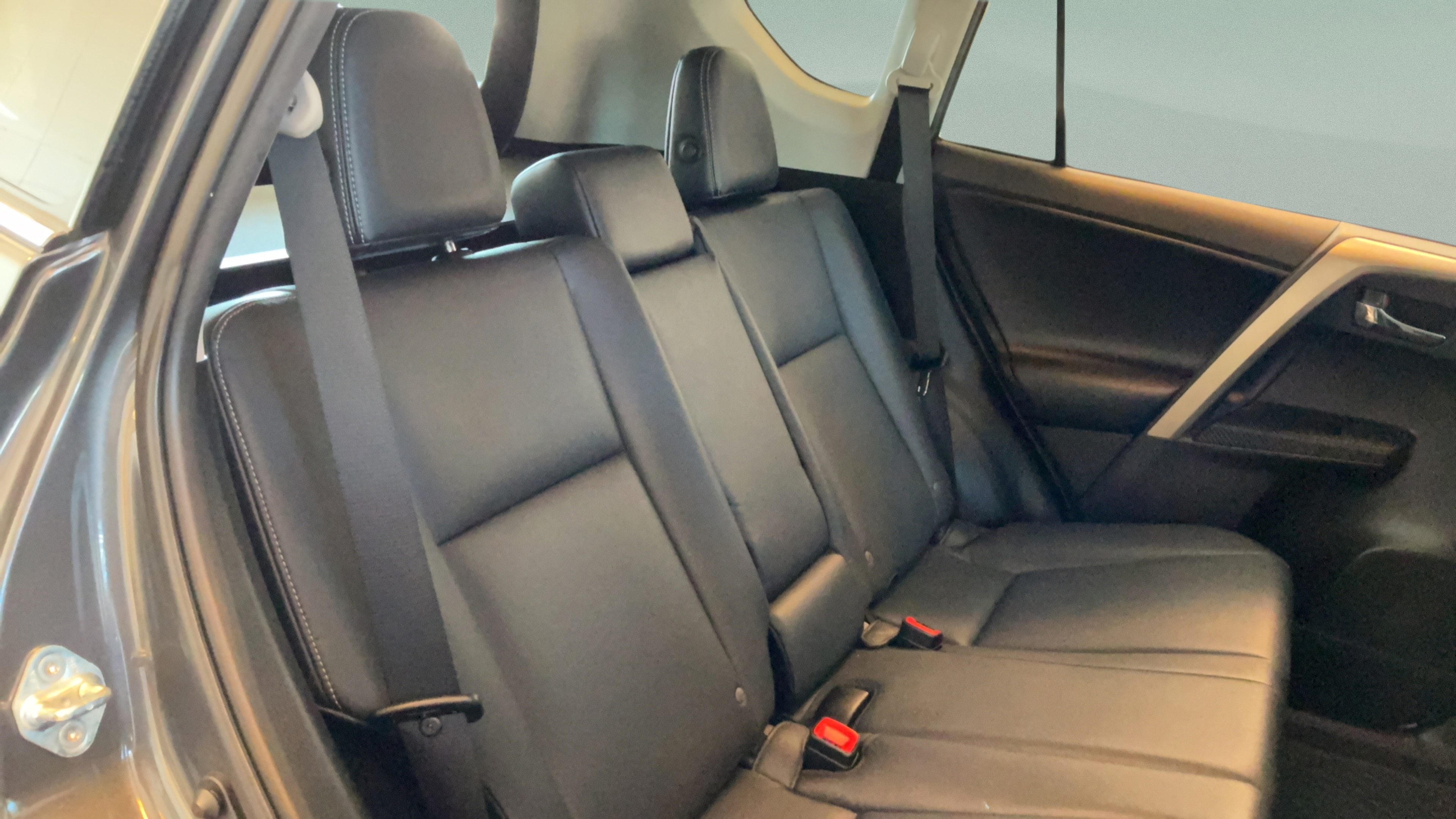 Used 2015 Toyota RAV4 Limited FWD image 33