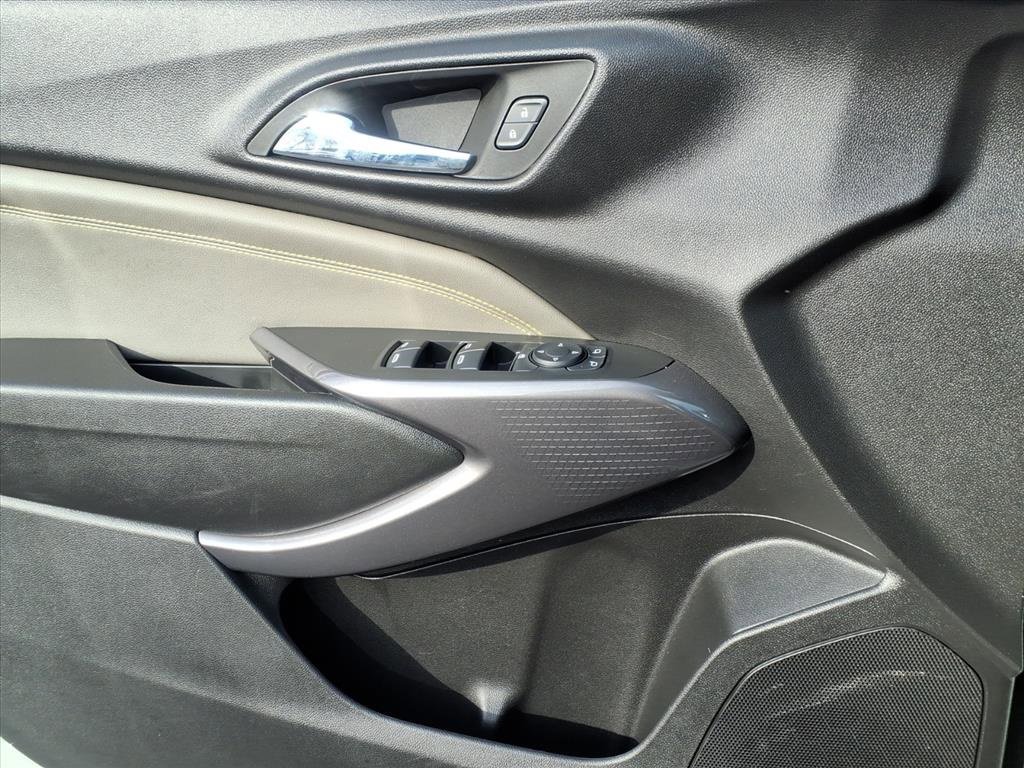 Used 2024 Chevrolet Trax ACTIV w/ Sunroof Package image 17