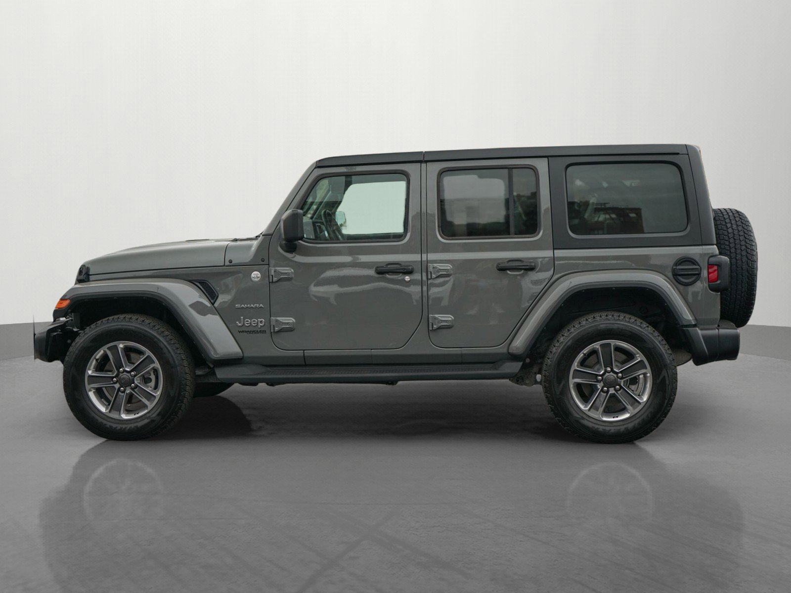 Used 2022 Jeep Wrangler Unlimited Sahara w/ Cold Weather Group image 4