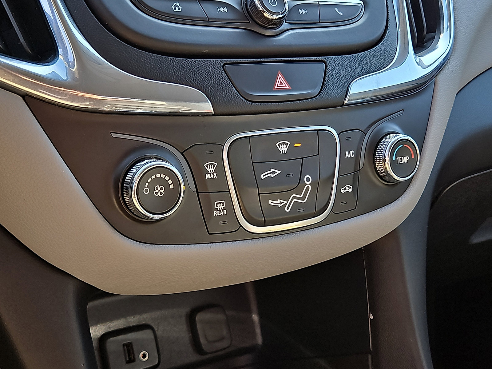 Used 2018 Chevrolet Equinox LS image 15