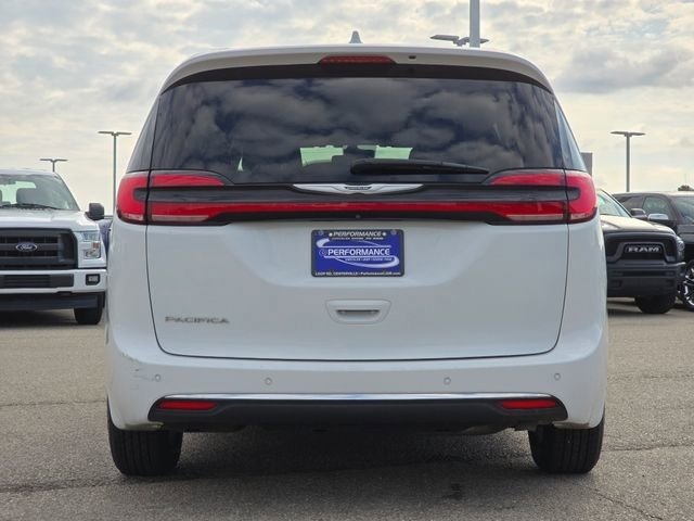 Used 2022 Chrysler Pacifica Touring-L image 25