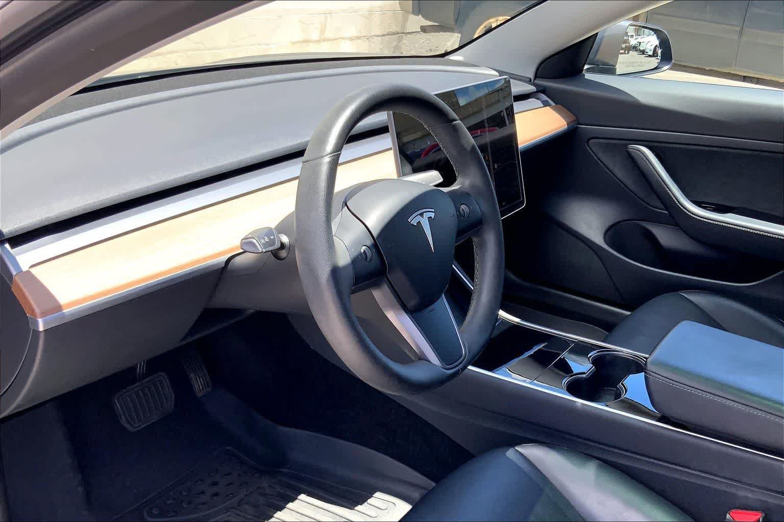 Used 2020 Tesla Model 3 Standard Range Plus RWD image 2