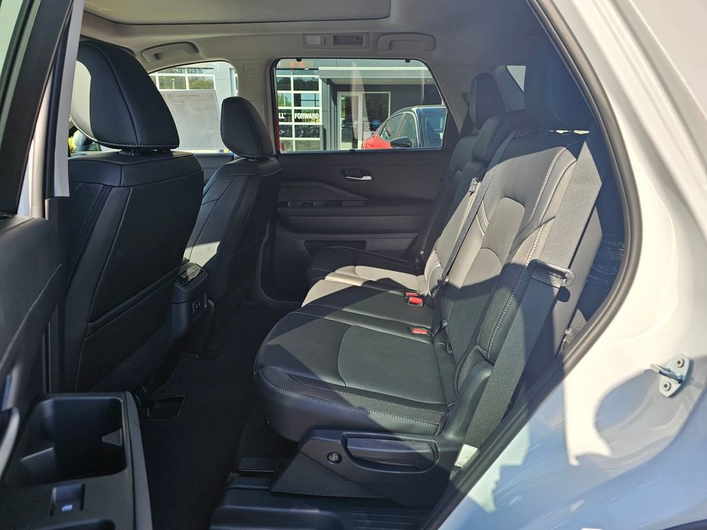 New 2026 Nissan Pathfinder SL AWD/4WD image 12